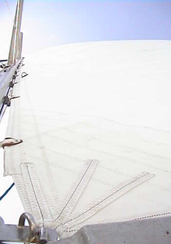 Detail from mast track sliders Tack-Top Main sail leech batten Detail from mast track sliders Tack-Top Main sail leech batten Sun Odyssey 51 - DL SAILS